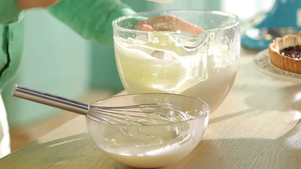 Łączenie żelatyny ze śmietaną